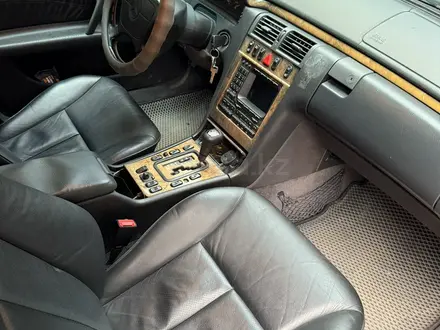 Mercedes-Benz E 320 1999 года за 3 800 000 тг. в Алматы – фото 8