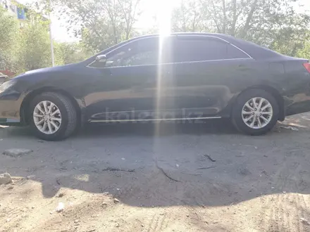 Toyota Camry 2013 года за 7 400 000 тг. в Балхаш – фото 2