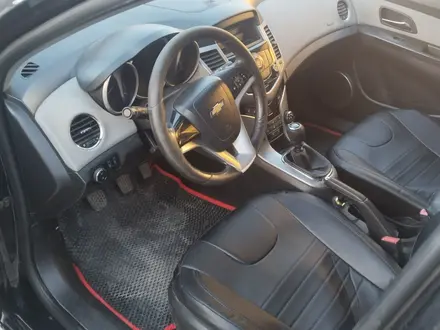 Chevrolet Cruze 2011 года за 2 800 000 тг. в Уральск – фото 6