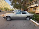 Mercedes-Benz E 220 1994 года за 550 000 тг. в Караганда – фото 2