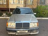 Mercedes-Benz E 220 1994 года за 550 000 тг. в Караганда