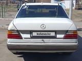 Mercedes-Benz E 200 1989 года за 650 000 тг. в Караганда – фото 3