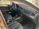 Volkswagen Jetta 2017 года за 4 990 000 тг. в Шымкент – фото 4