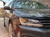 Volkswagen Jetta 2017 года за 4 990 000 тг. в Шымкент – фото 2