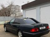 Mercedes-Benz E 230 1996 года за 2 450 000 тг. в Байконыр – фото 3