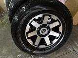 Диски с резиной для 4runner, Prado за 500 000 тг. в Актау