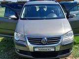 Volkswagen Touran 2007 годаүшін3 500 000 тг. в Качар – фото 2