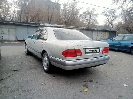 Mercedes-Benz E 320 1999 года за 4 000 000 тг. в Шымкент – фото 4