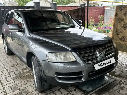 Volkswagen Touareg 2003 года за 3 900 000 тг. в Алматы – фото 2