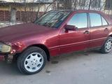 Mercedes-Benz C 180 1994 года за 850 000 тг. в Караганда – фото 2