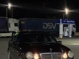 Mercedes-Benz E 320 1997 года за 2 850 000 тг. в Талдыкорган – фото 2