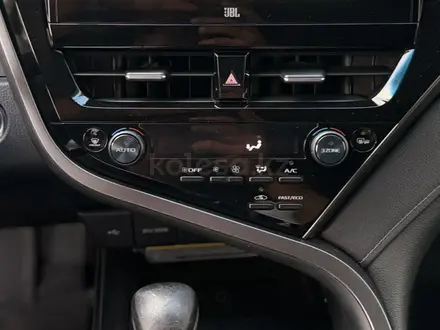 Toyota Camry 2021 года за 14 400 000 тг. в Алматы – фото 20