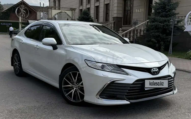Toyota Camry 2021 года за 14 400 000 тг. в Алматы
