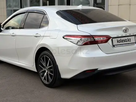 Toyota Camry 2021 года за 14 400 000 тг. в Алматы – фото 11