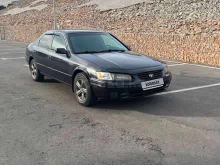 Toyota Camry 1998 года за 3 600 000 тг. в Конаев (Капшагай) – фото 4