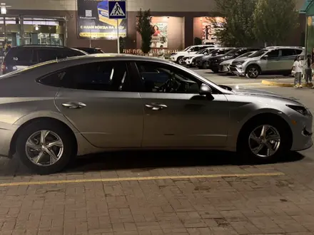 Hyundai Sonata 2021 года за 11 000 000 тг. в Актобе – фото 4