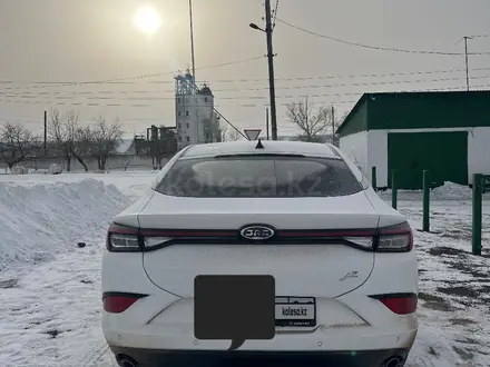 JAC J7 2023 года за 6 500 000 тг. в Астана – фото 2
