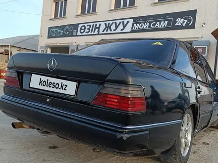 Mercedes-Benz E 220 1993 года за 900 000 тг. в Актау – фото 3