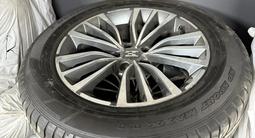 Комплект дисков с летней резиной Dunlop 235/65 R18 за 290 000 тг. в Алматы