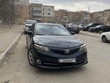 Toyota Camry 2014 года за 8 000 000 тг. в Жанаозен – фото 2