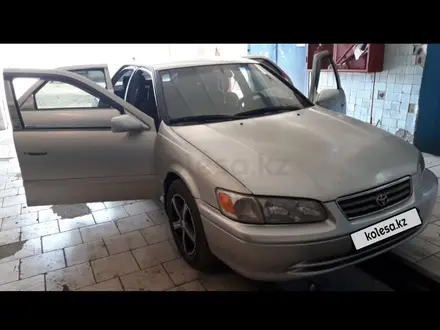 Toyota Camry 2000 года за 3 300 000 тг. в Экибастуз – фото 5