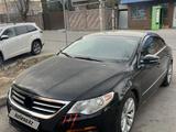 Volkswagen Passat CC 2009 года за 3 500 000 тг. в Алматы – фото 2