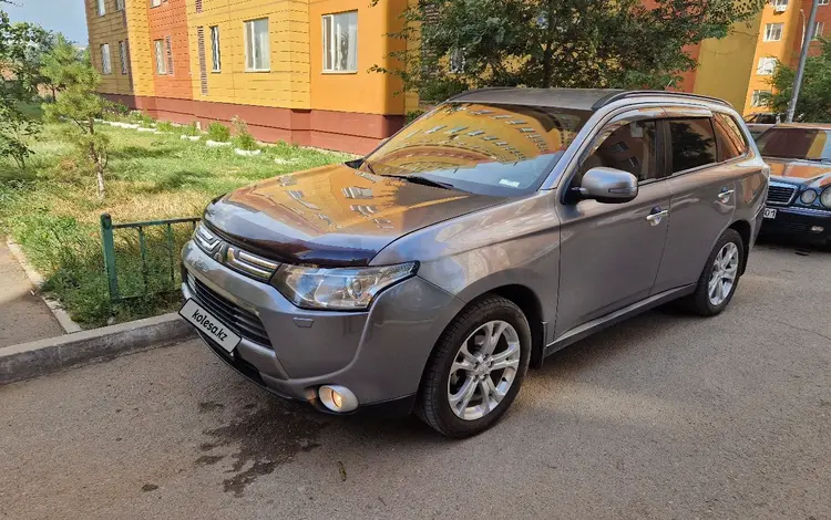 Mitsubishi Outlander 2013 годаfor8 200 000 тг. в Астана