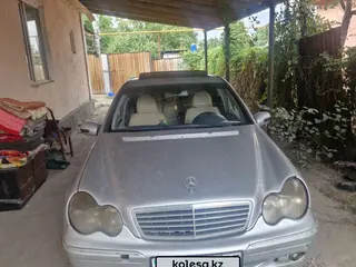 Mercedes-Benz C 240