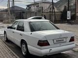 Mercedes-Benz E 220 1994 года за 1 700 000 тг. в Алматы – фото 3