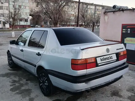 Volkswagen Vento 1993 года за 1 450 000 тг. в Туркестан – фото 2