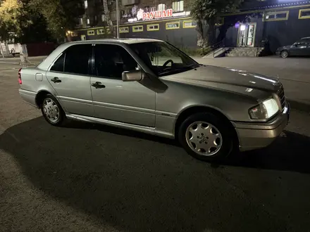 Mercedes-Benz C 180 1997 года за 2 500 000 тг. в Караганда