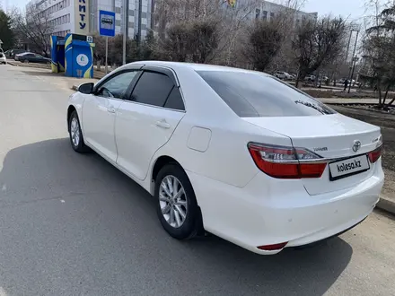 Toyota Camry 2015 года за 10 500 000 тг. в Уральск – фото 3