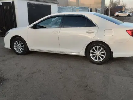 Toyota Camry 2014 года за 8 000 000 тг. в Караганда – фото 2