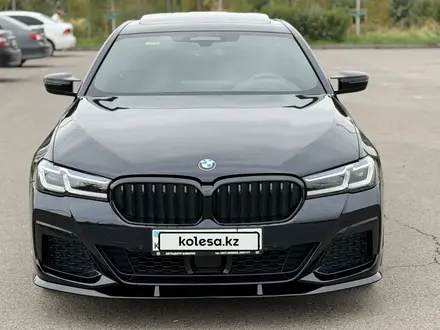 BMW 530 2022 года за 26 000 000 тг. в Алматы – фото 18