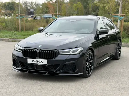 BMW 530 2022 года за 26 000 000 тг. в Алматы – фото 27