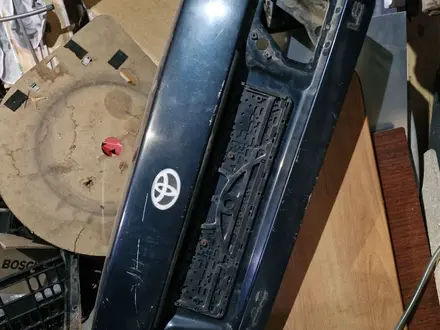 Крышка багажника Toyota за 350 тг. в Костанай