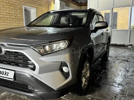 Toyota RAV4 2021 года за 12 200 000 тг. в Павлодар – фото 2