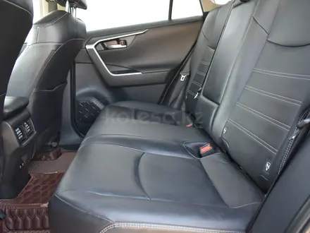 Toyota RAV4 2020 года за 13 100 000 тг. в Атырау – фото 16