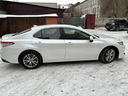 Toyota Camry 2018 года за 13 500 000 тг. в Семей – фото 17