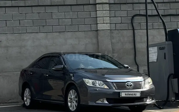 Toyota Camry 2012 годаfor10 850 000 тг. в Алматы