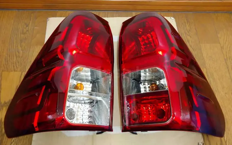 Задние фонари Toyota Hilux за 65 000 тг. в Актобе