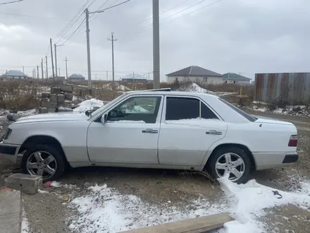 Mercedes-Benz E 200 1990 года за 600 000 тг. в Астана – фото 3