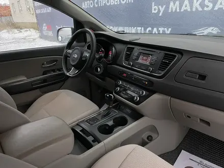 Kia Carnival 2015 года за 12 990 000 тг. в Актобе – фото 12