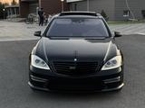 Mercedes-Benz S 500 2010 года за 9 999 999 тг. в Астана – фото 2