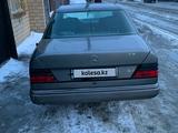 Mercedes-Benz E 260 1990 года за 1 100 000 тг. в Павлодар – фото 2