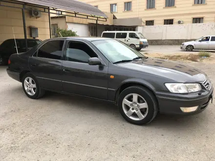 Toyota Camry 2000 года за 4 500 000 тг. в Жанаозен – фото 2