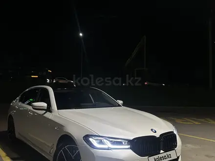BMW 530 2023 года за 25 500 000 тг. в Алматы – фото 12