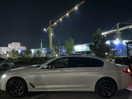 BMW 530 2023 года за 25 500 000 тг. в Алматы – фото 20
