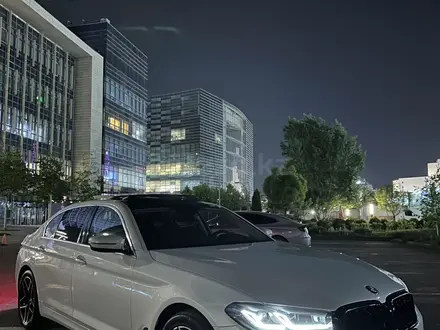 BMW 530 2023 года за 25 500 000 тг. в Алматы – фото 32