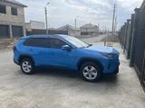 Toyota RAV4 2021 года за 13 800 000 тг. в Атырау – фото 4